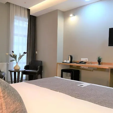 Grand Park Center Hotell 3*