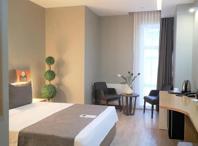 Grand Park Center 3*